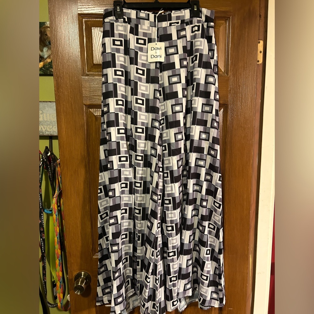 Davi & Dani Black and White Geometric wide leg pants